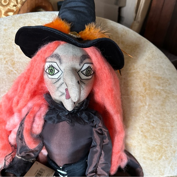 Brand new Joe Spencer’s gathered traditions, Elfreda Witch Doll. 
New with Tag. - Picture 3 of 8